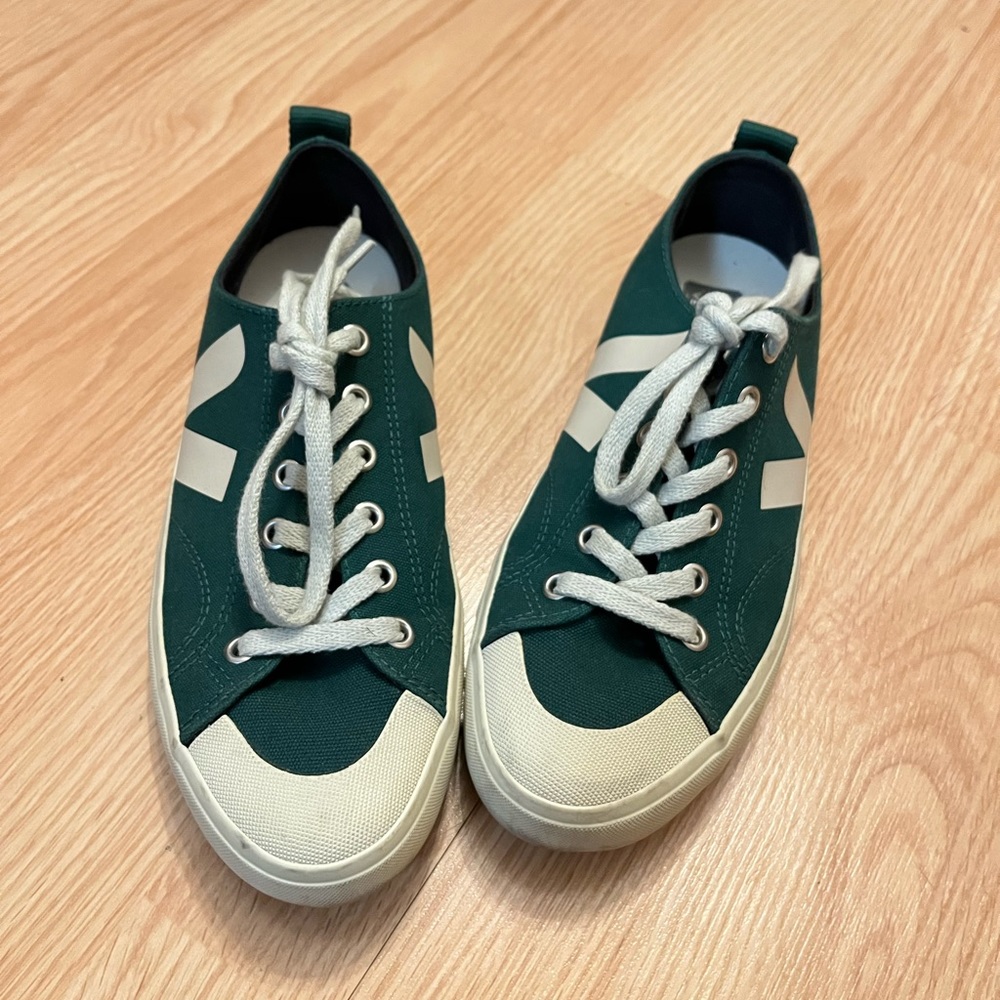 Vert/ Veja shoes size US 7